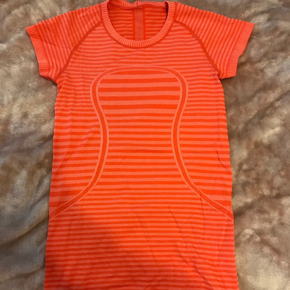 Lululemon short sleeve shirt